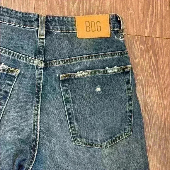 Urban Outfitters BDG tappered baggy jeans distressed  style OB1683753 Size 27 - Picture 4 of 11